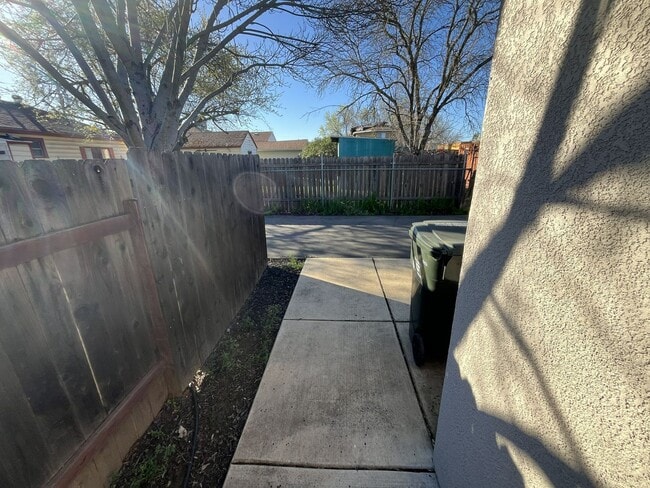 Building Photo - SAC T 2569