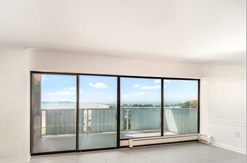 Balcony - 300 Lynn Shore Dr