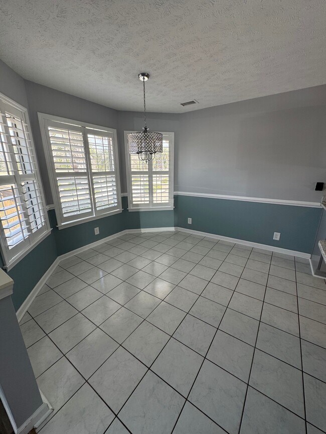 Building Photo - 583 Bucks Trail