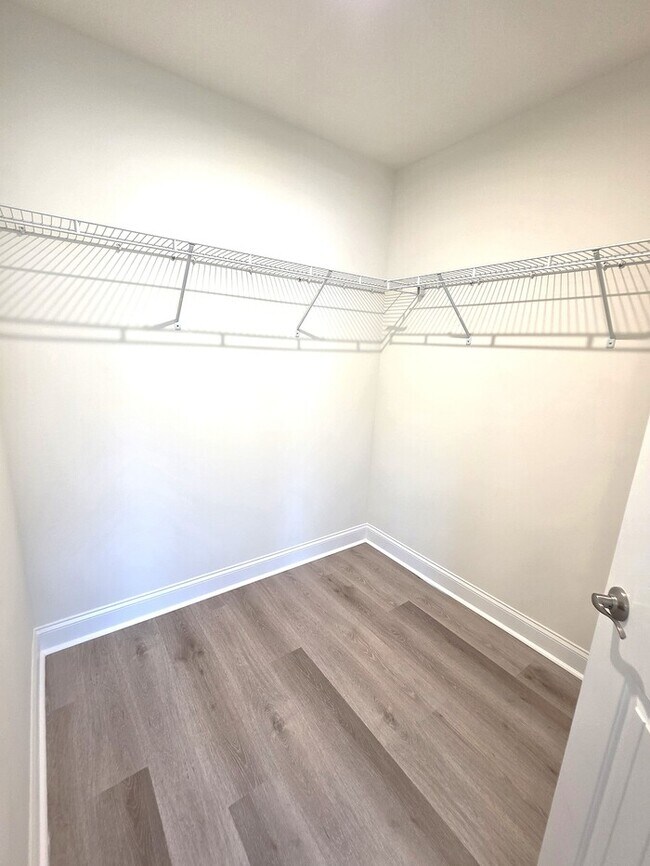 Building Photo - Great 3 bed Townhouse with 1 car garage!