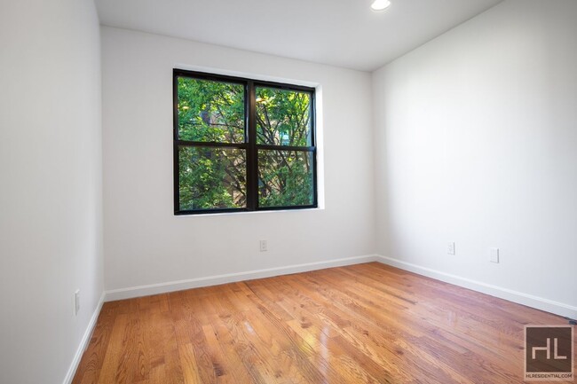 Primary Photo - Gorgeous, Contemporary 1 Bedroom in West H...