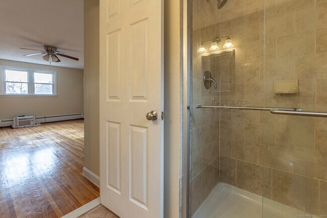 Building Photo - 288 Candlewyck Dr