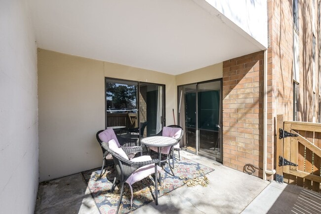 Building Photo - Charming 1-Bedroom Condo in Plaza de Monac...