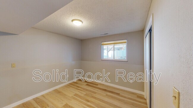 Building Photo - 1615 Shasta Dr