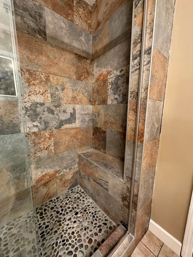 Primary shower - 5 Laudeac Ct