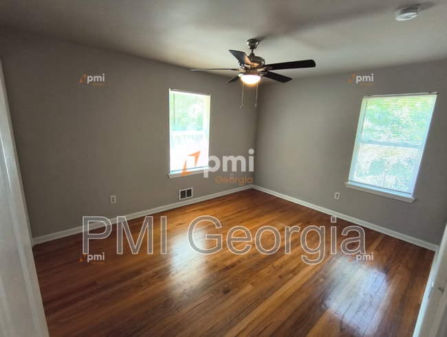 Building Photo - 819 Forrest Cir SE