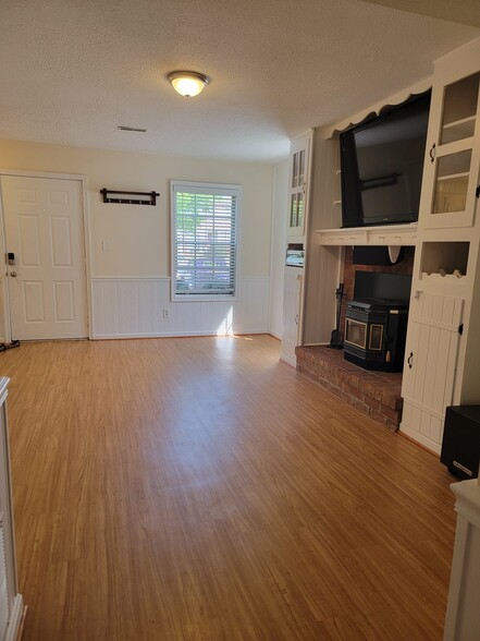 Building Photo - 13550 Deerwater Dr