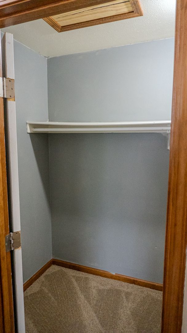 Building Photo - Updated 3-Bedroom Townhouse in Convenient ...
