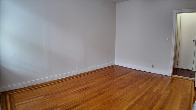 Building Photo - 712 W 175th St