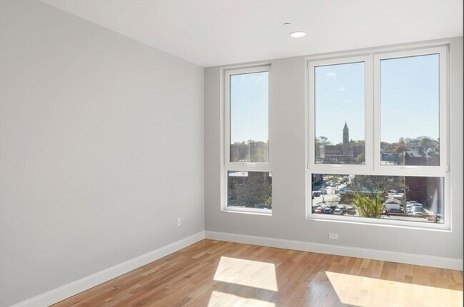 Building Photo - 10 Taber St