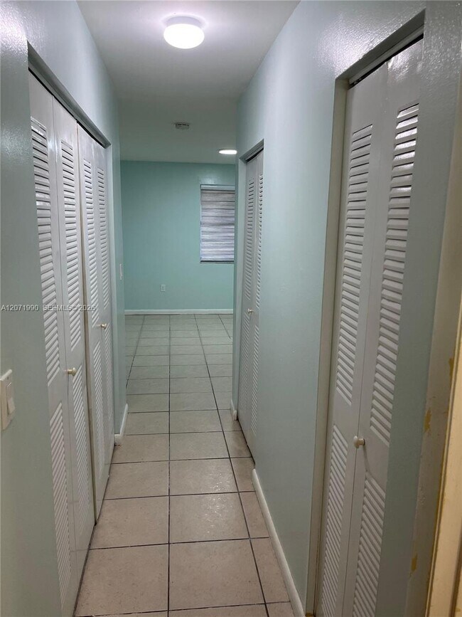 Building Photo - 6821 SW 129th Ave