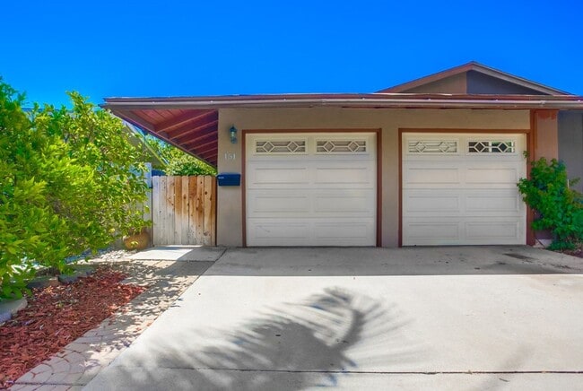 Building Photo - Single Story Duplex with Two Private Residences