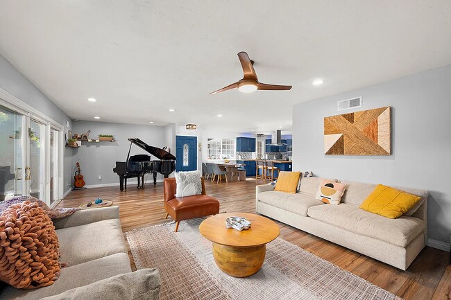 Building Photo - 4636 Panorama Dr