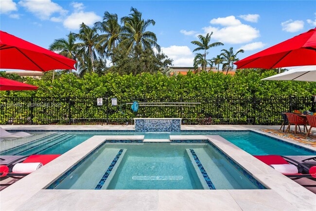 Building Photo - 2600 NE 15th St