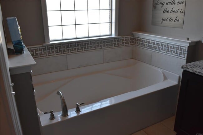 Building Photo - 9153 Autumnbrooke Way