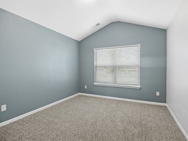 Building Photo - Stylish 3BR/2BA Home with Bonus Room in Gr...
