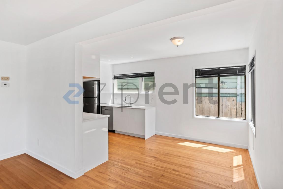 Building Photo - Unit 905