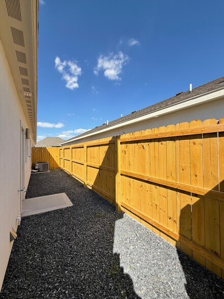 Building Photo - 3900 Ventura Ave