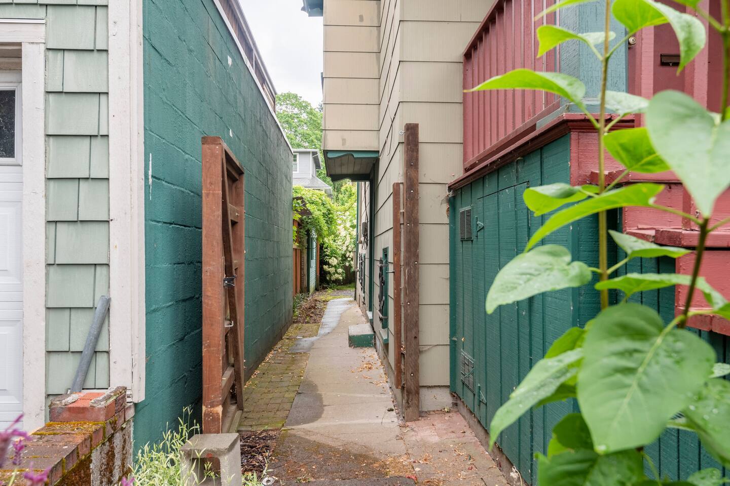 Building Photo - 1320 SE 28th Ave