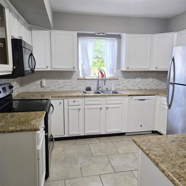 Building Photo - 22318 Greenbrook Dr