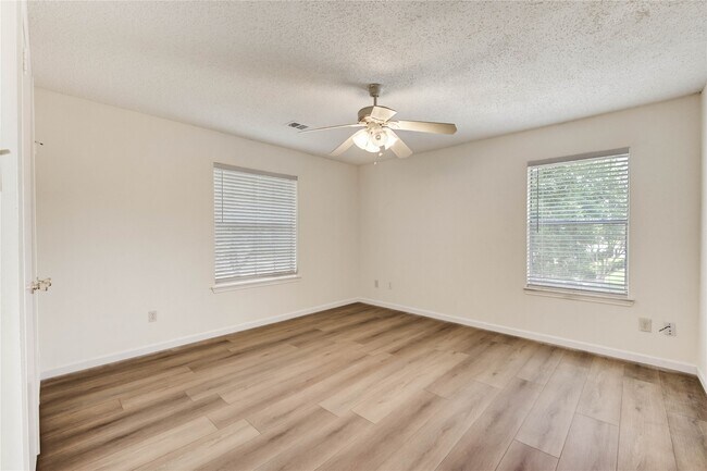 Building Photo - 2338 Bent River Dr