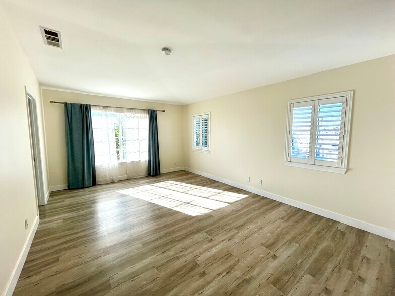 primary bedroom - 16619 Yukon Ave