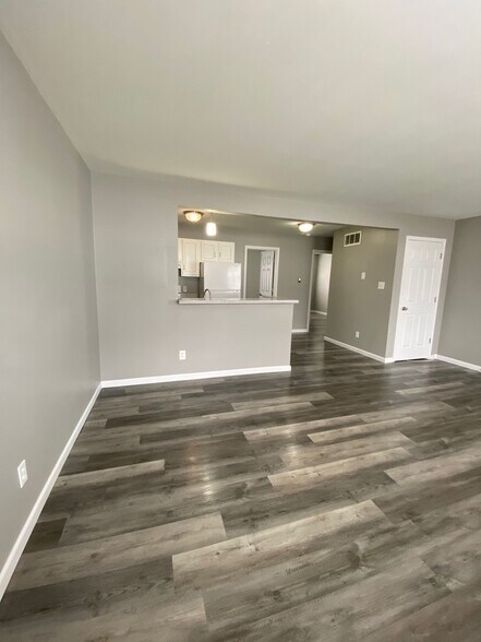 Building Photo - 107 Sandstone Ct