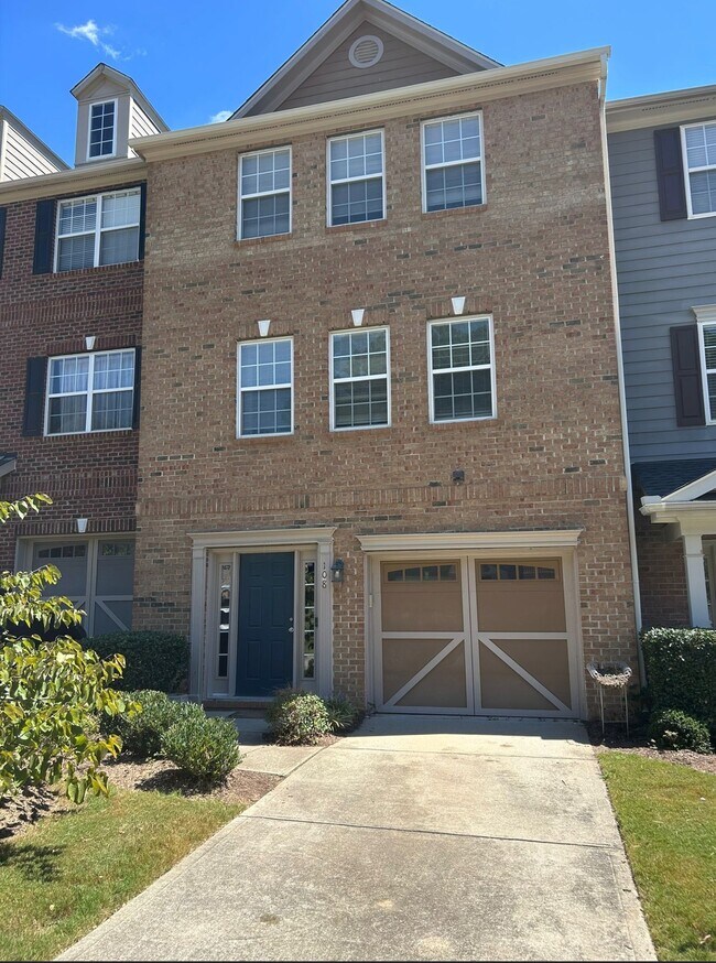 Primary Photo - 108 Gallent Hedge Trail