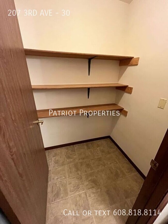 Building Photo - 207 3rd Ave