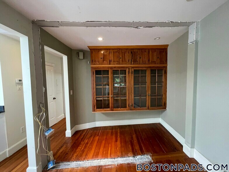 Building Photo - 151 Highland St