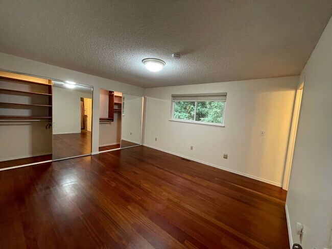 Building Photo - 10800 Lathrop Ln NW