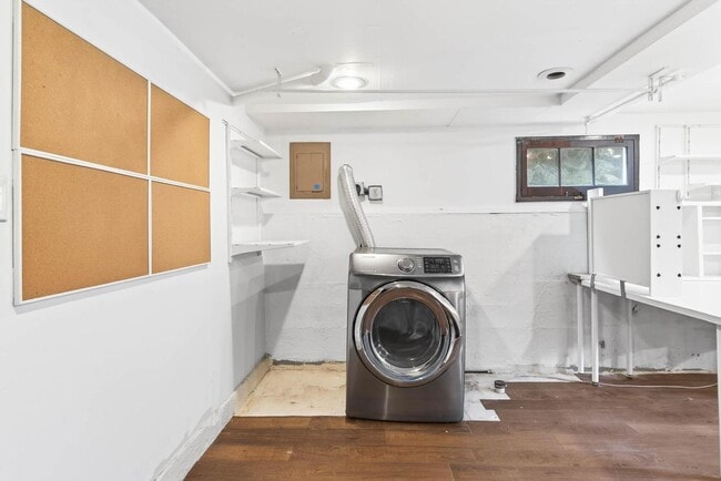 Building Photo - Vintage 3-bdrm/1-bdrm Alameda charmer—Many updates, large yard w/deck & raised beds