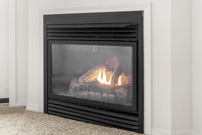 Building Photo - Upstairs 1-bedroom, 1-bath Apartment in an...