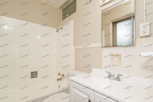 Building Photo - 10623 Hallwood Dr