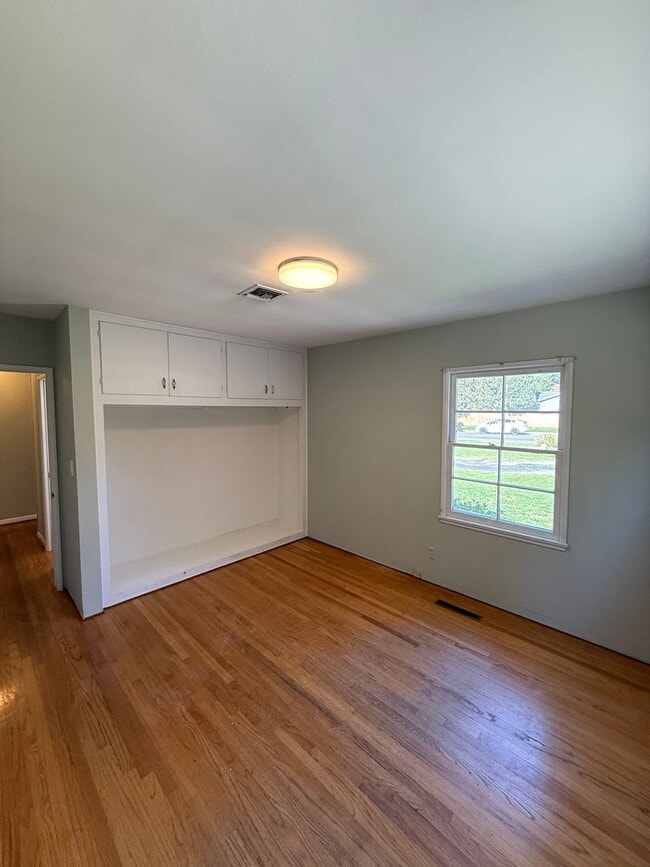 Building Photo - Beautiful, Ranch-Style, 4 Bedroom, 2 Bathroom Northridge Home Available For 1 Year Lease