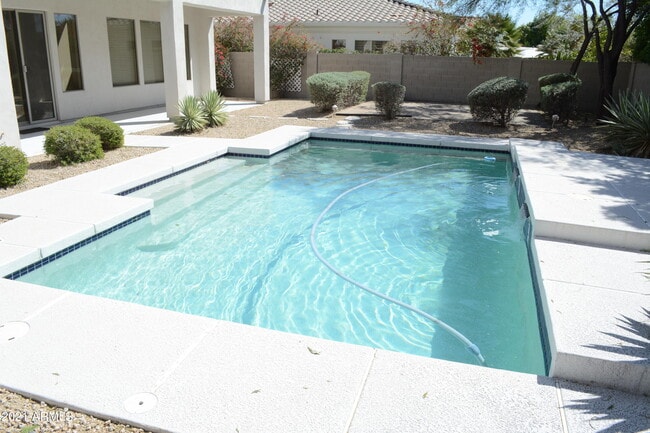 Building Photo - 7637 E Calle De Las Brisas