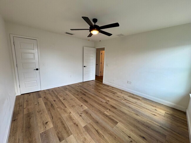 Building Photo - 2 bed 1 bath