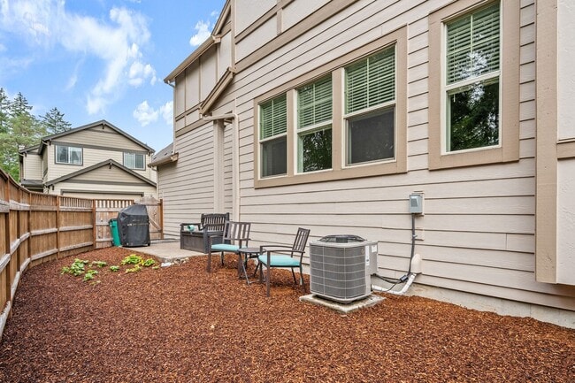 Building Photo - GORGEOUS SHERWOOD 3 BED/2.5 BATH+ OFFICE O...