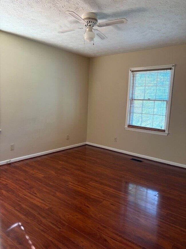 Building Photo - 501 N McNair St