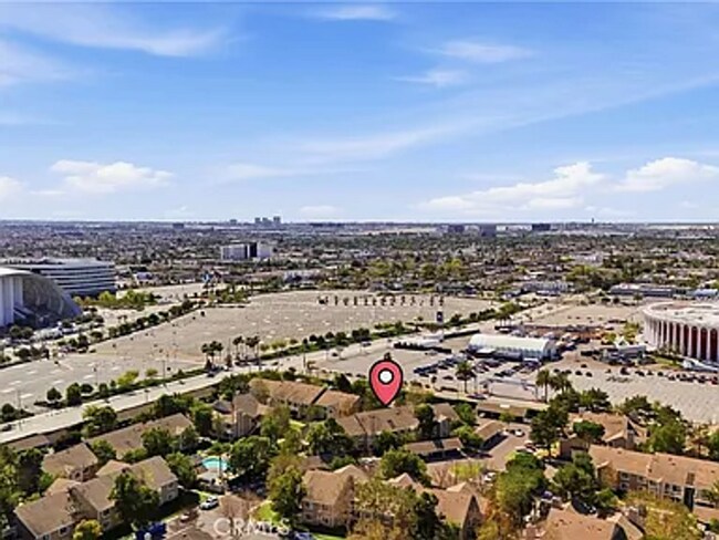 Building Photo - Newly Renovated 2BD Condo in Gated Community Now Available!