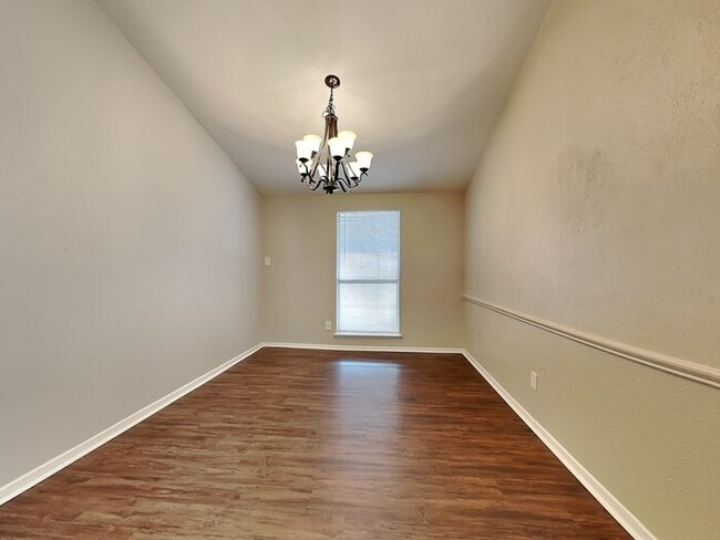 Building Photo - Wonderful 4/2 in Mesquite!!