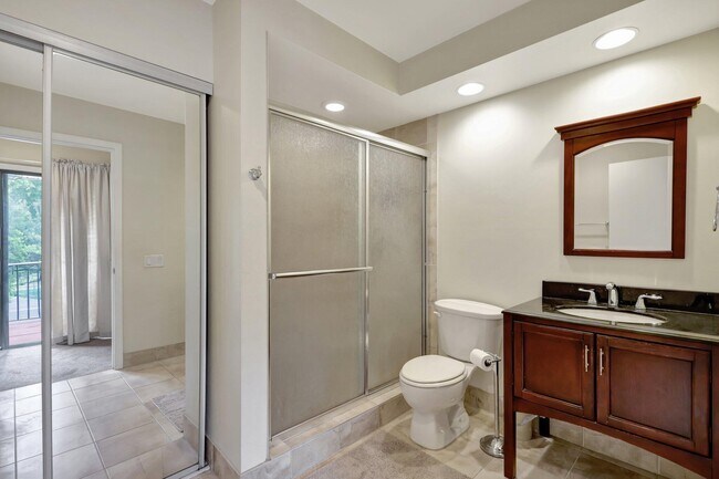 Building Photo - 1558 Shaker Cir