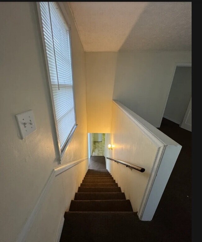 Building Photo - Efficient one bedroom in Midtown!