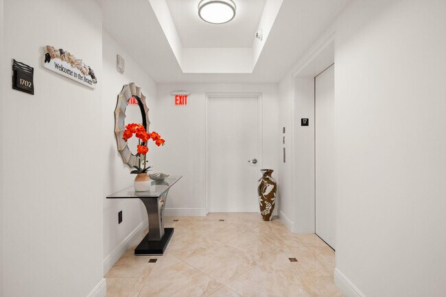 Building Photo - 101 S Fort Lauderdale Beach Blvd