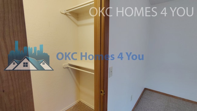 Building Photo - Beautiful 3 Bed + Office Home in Yukon off...