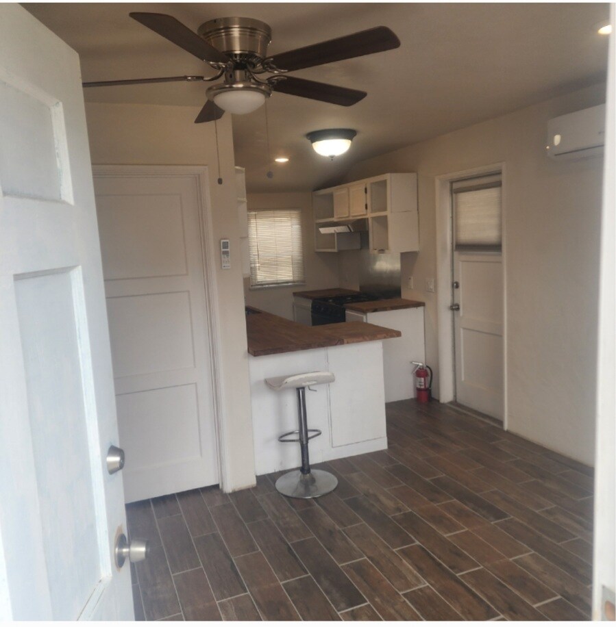 Building Photo - 910 Park Hill Dr