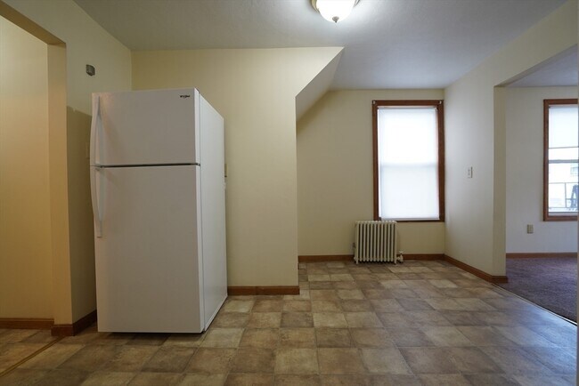 Building Photo - 96 Nichols Ave