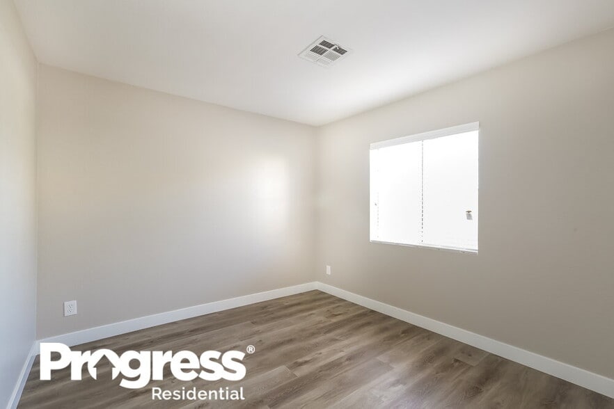 Building Photo - 800 Rock Springs Dr