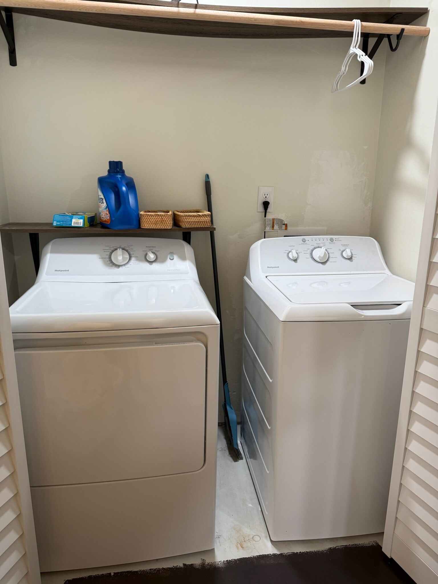 Building Photo - 301 S Lipona Rd