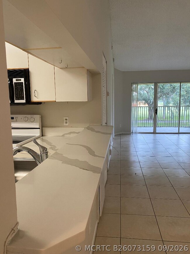 Building Photo - 1095 Coral Club Dr